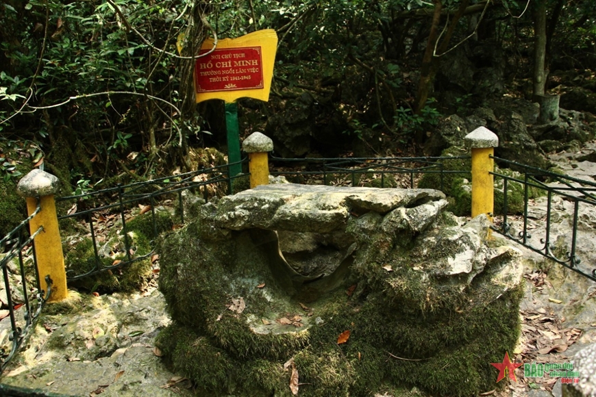 Pác Bó - Trở Về Tổ Quốc